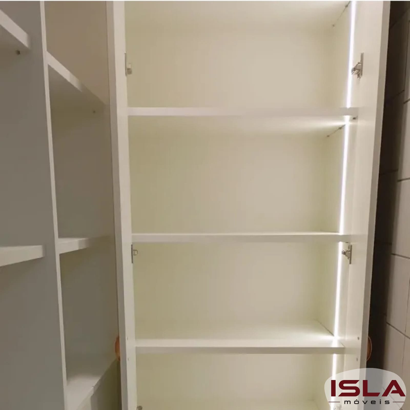 Armário planejado iluminado